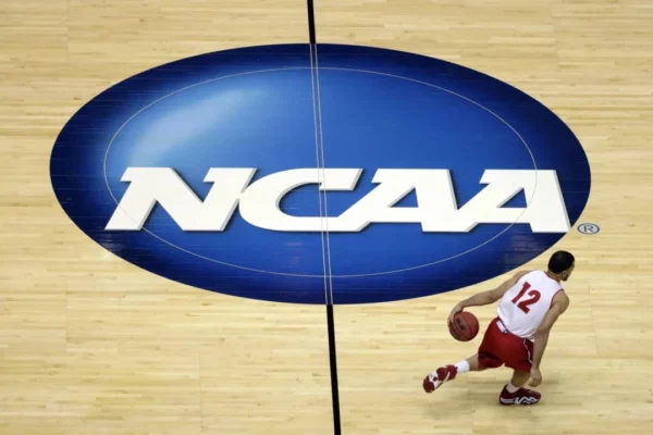 Juez retrasa acuerdo de $2.8 mil millones de la NCAA