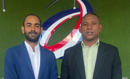 Mariano Pérez (chaqueta negra) y Rubén Cruz (chaqueta azul) – Fedofútbol
