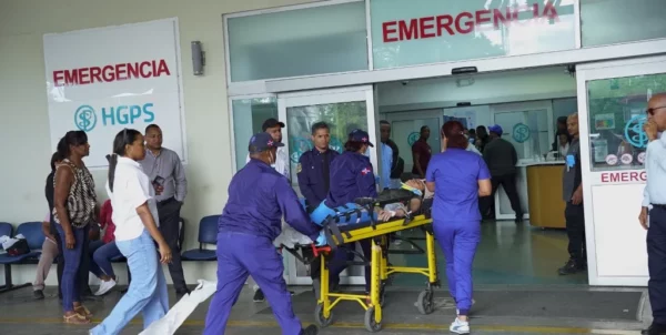 Decenas de ambulancias trasladan los heridos a hospitales de la red pública y a centros privados.  Alexis Monegro