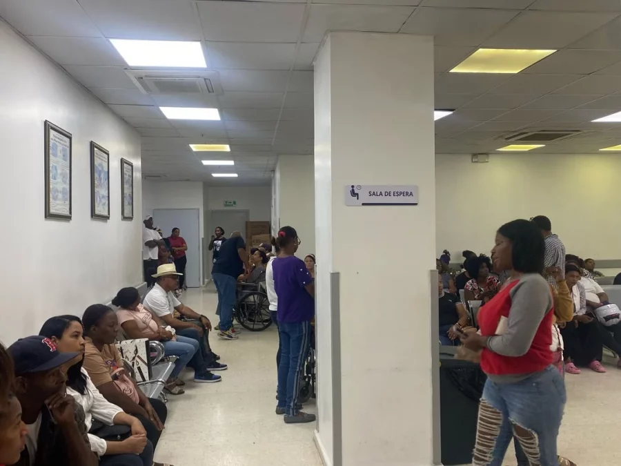 Sala de espera del Hospital Dr. Francisco Vicente Castro Sandoval de Boca Chica, presenta una baja presencia de pacientes de nacionalidad haitiana. Fuente externa
