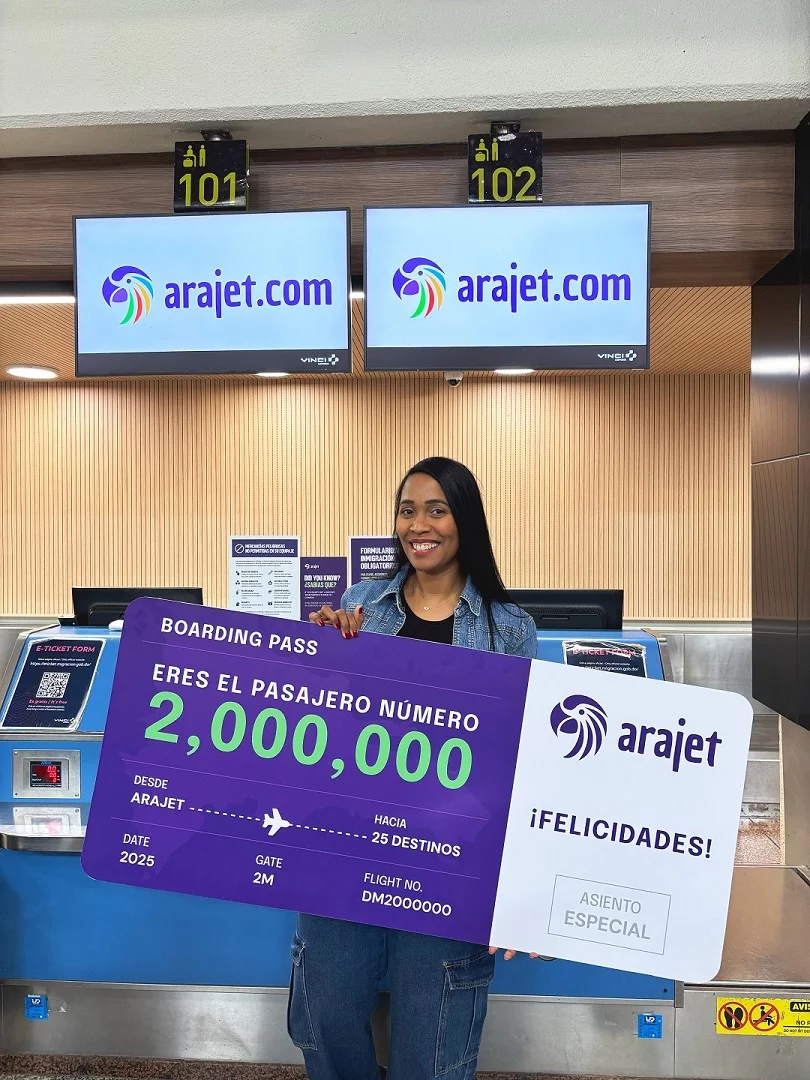 Yomara Sánchez, la pasajera #2,000,000 transportada por Arajet.