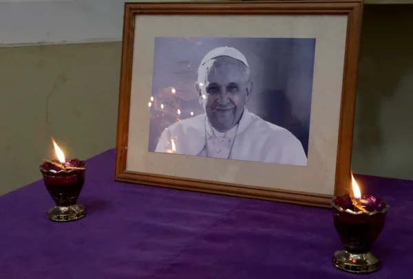 fuenral del papa