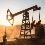 El petróleo de Texas abre con un leve descenso del 0,1 % y se sitúa en 102,08 dólares