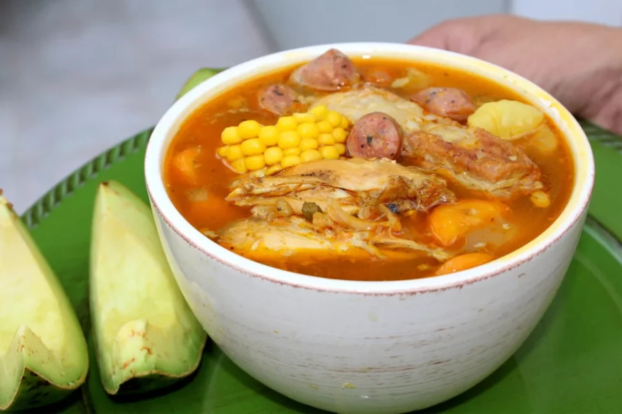 Cómo los dominicanos adaptan comidas extranjeras? el arte de 'aplatanar' los sabores