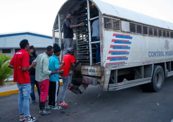 Las autoridades han deportado a más de 200 mil  indocumentados en los últimos meses.