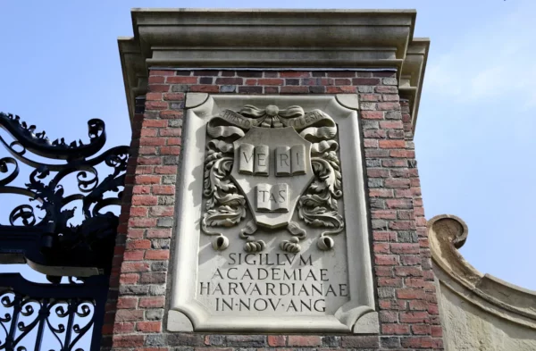 Trump se dispone a cancelar todos los fondos federales destinados a la Harvard