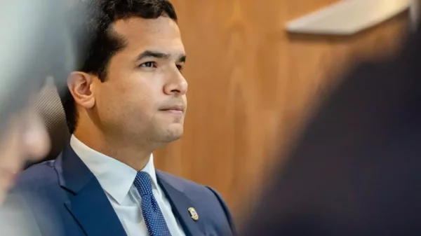 Omar Fernández ante encuestas: “Siempre mi padre primero, por encima de lo que pase por la cabeza”