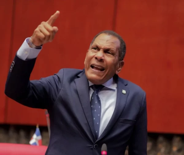 Senador Dagoberto Rodríguez arremete contra Edesur