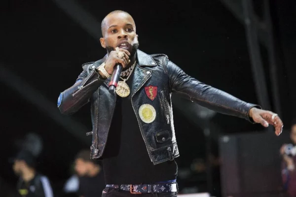 El rapero Tony Lanez recibió 14 estocadas
