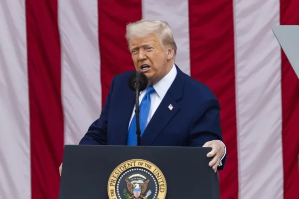 El presidente de Estados Unidos, Donald Trump, este lunes en Arlington, (Virginia, EE.UU.)