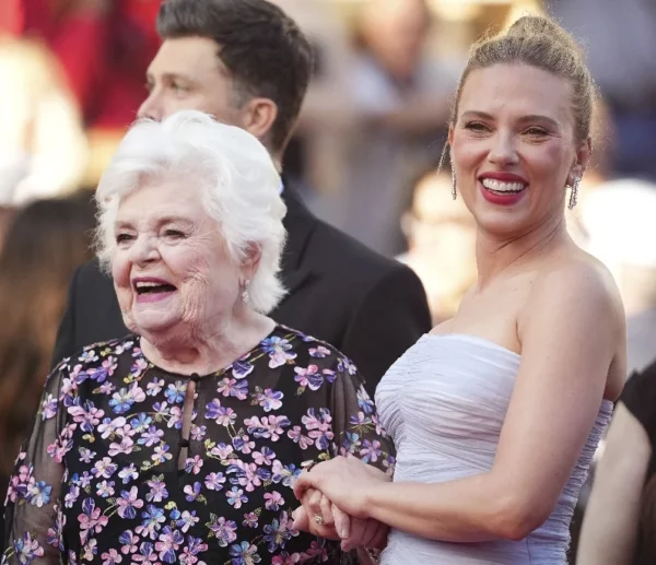 ScarlettJohansson estrena en Cannes su trabajo.