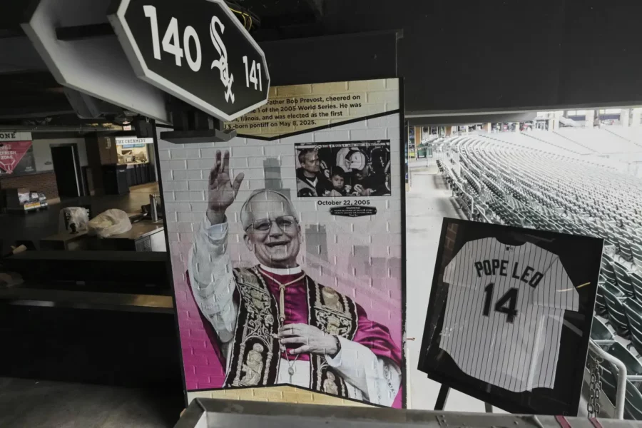 Galería de los Medias Blancas en honor al papa León XIV