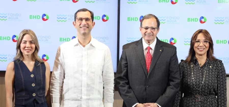 Patricia Abreu, Roberto Herrera, Steven Puig y Josefina Navarro.