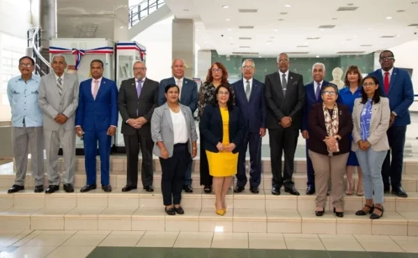 Autoridades presentes, UASD y Contraloría.