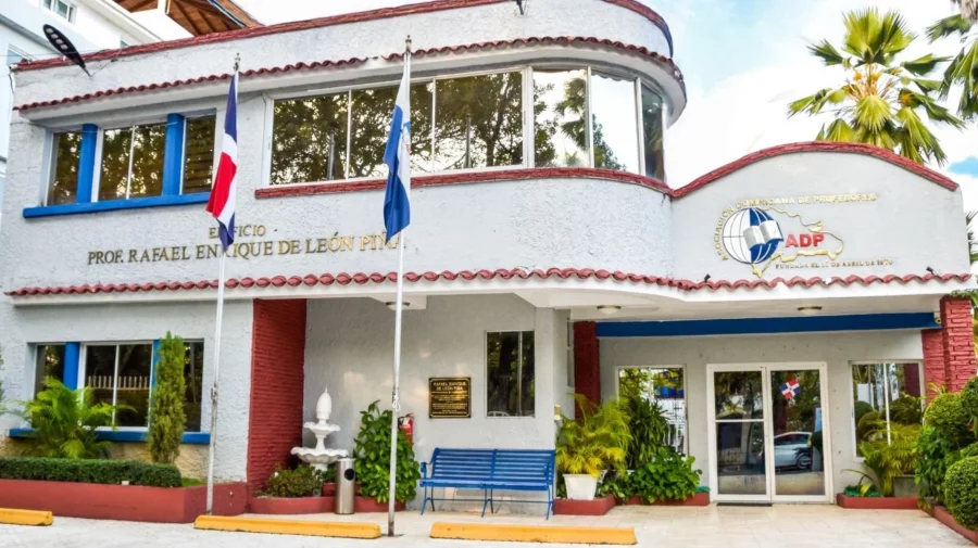En el Día del Maestro, ADP renueva su compromiso con la educación pública del país