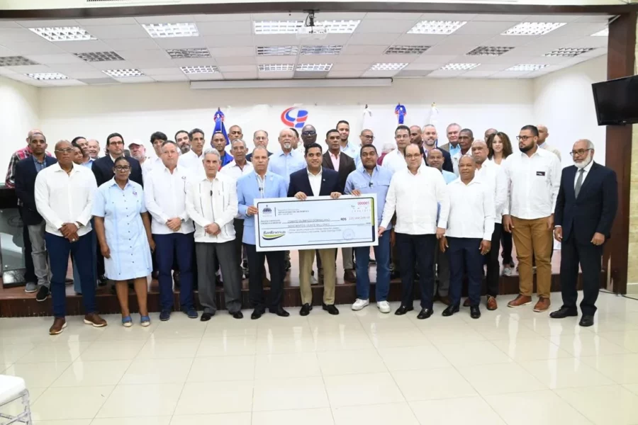 Ministro Deportes entrega Cheque