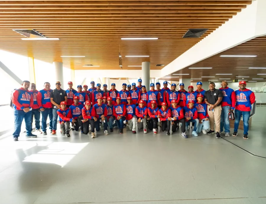 La delegación de jóvenes de la categoría 14-15 y 16-18 jugarán en el Nike RBI World Basebal en Miami.