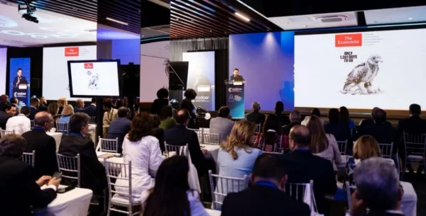 Raúl Ovalle durante conferencia “Contexto económico actual global, regional y de República Dominicana”, en Cadoar.
