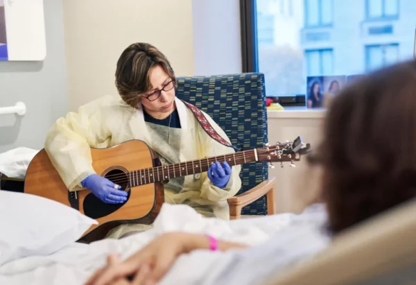 El objetivo de abordar la salud mental de sobrevivientes de cáncer.