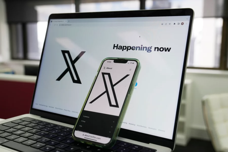 Aplicación X en Laptop y celular.