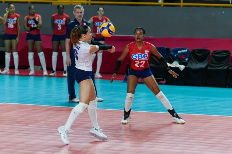 Aurelina Ruiz-Libero RD levanta Vs. Canadá