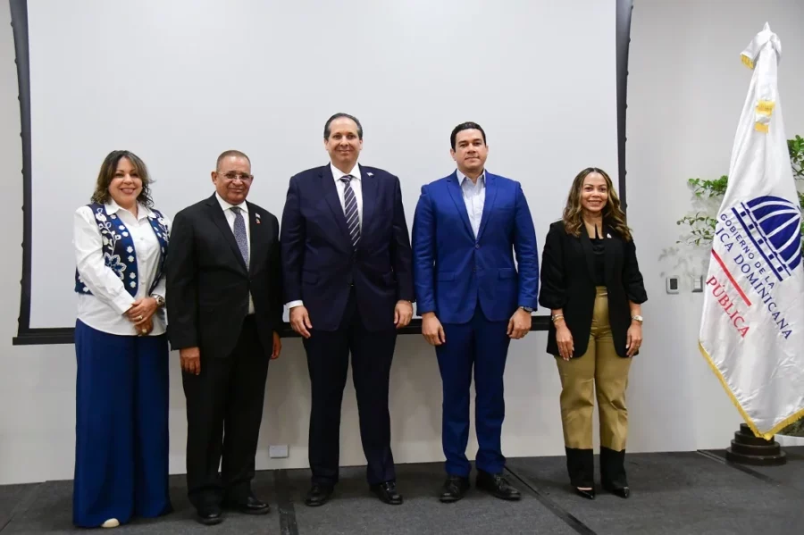 Representantes del Ministerio de Salud