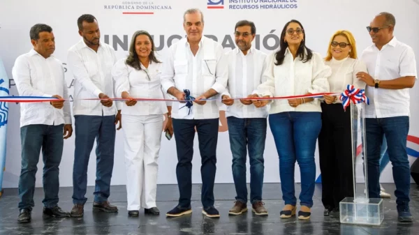 El presidente Luis Abinader inaugurando obras