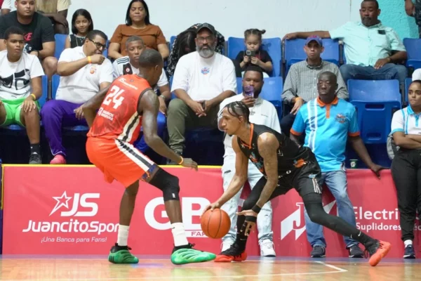 JASSEL PÉREZ (10), TITANES_ TRAHSON BURREL (24), LEONES