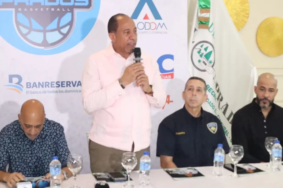 Los Prados-Jorge Ramírez, presidente del club Los Prados, junto a Fernando Teruel, Diego Pesqueira y Carlos Payano.