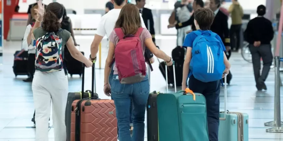 MENORES DE VIAJES