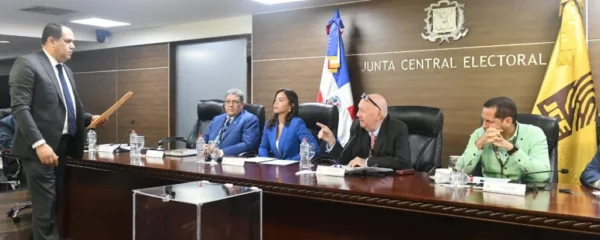 La JCE conoció la oferta económica del único consorcio participante para la cédula.