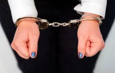 Mujer es apresada por testaférrea.
