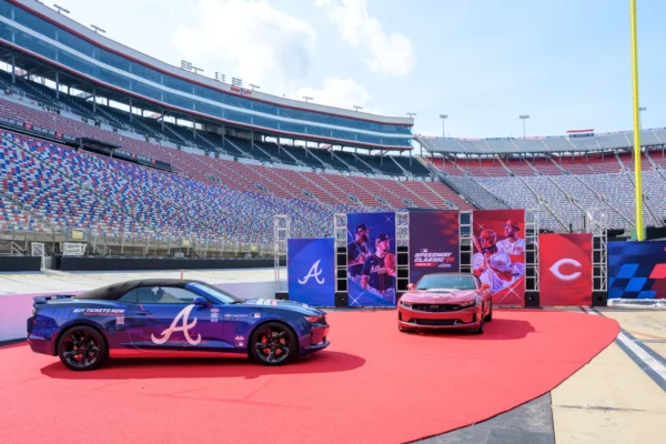 Bristol Motor Speedway se prepara para albergar el primer juego de la MLB de Tennessee con un récord de público