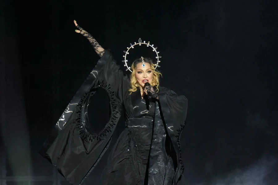 Cantante Madonna en concierto.