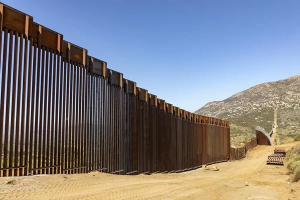 Parte del muro fronterizo de los Estados Unidos