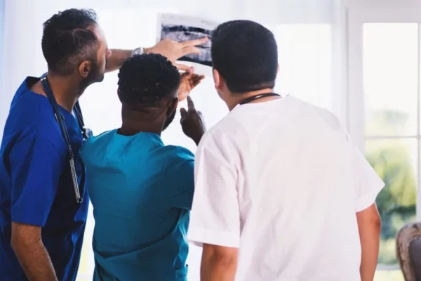 Fisiatras se quejan ARS levantan muro entre pacientes