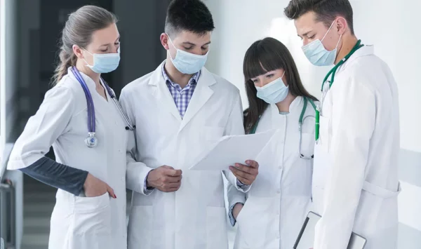Sociedades médicas saltan alarmas con imposiciones en plazas residencias