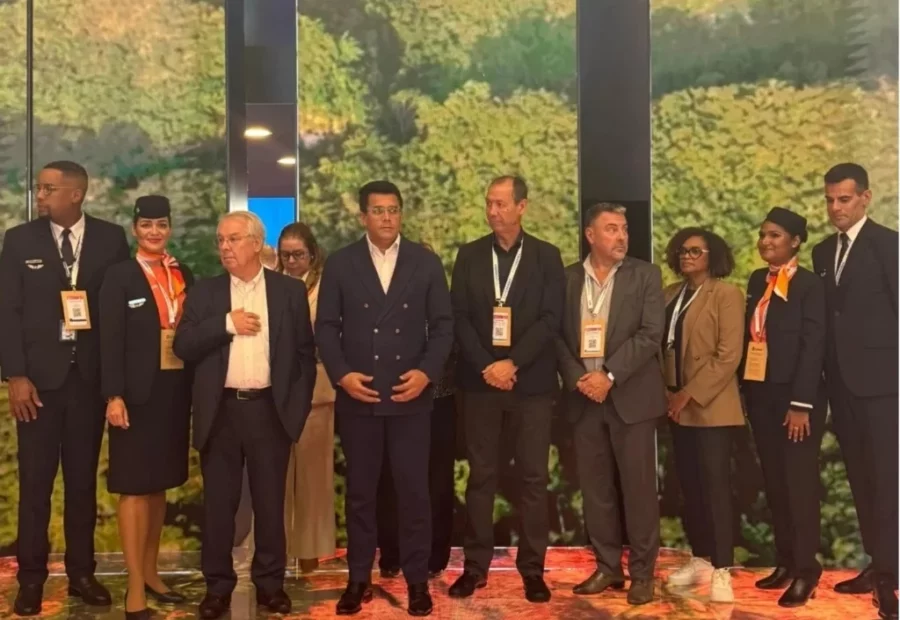 David Collado encabeza delegación del país que participa en feria  turística desarrollada en París, Francia.