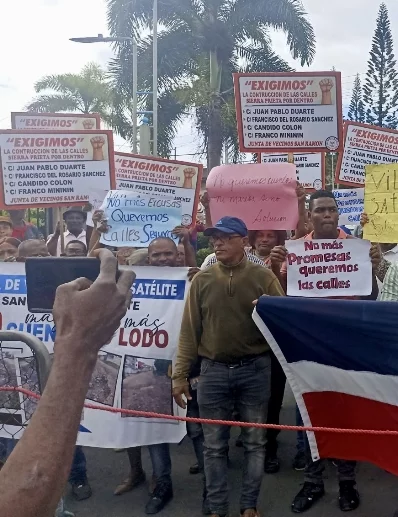 Los comunitarios han realizados varias protestas sin éxito.