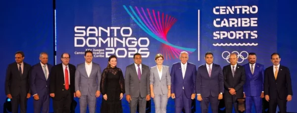 De izquierda a derecha: José Manuel Ramos, Fernando Langa, Felipe Vicini, Carlos Bonilla,  Carolina Mejía, José P. Monegro, Raquel Peña, Luisín  Mejía, Kelvin Cruz, Gary Bautista,  Andrés Vander Horst y Carlos Iglesias, durante la presentación oficial de los XXV Juegos Centroamericanos y del Caribe, Santo Domingo 2026,  en el Pabellón de la Fama del Deporte Dominicano.