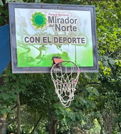 Condición en la que está uno de los tableros de la cancha.