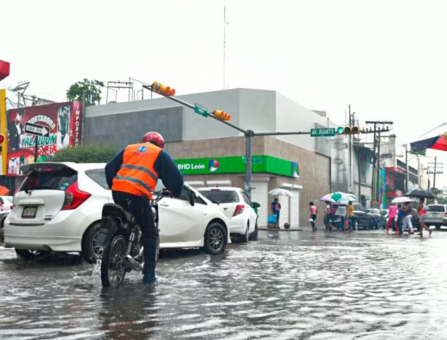En algunas provincias se registraron fuertes aguaceros desde la mañana del jueves.