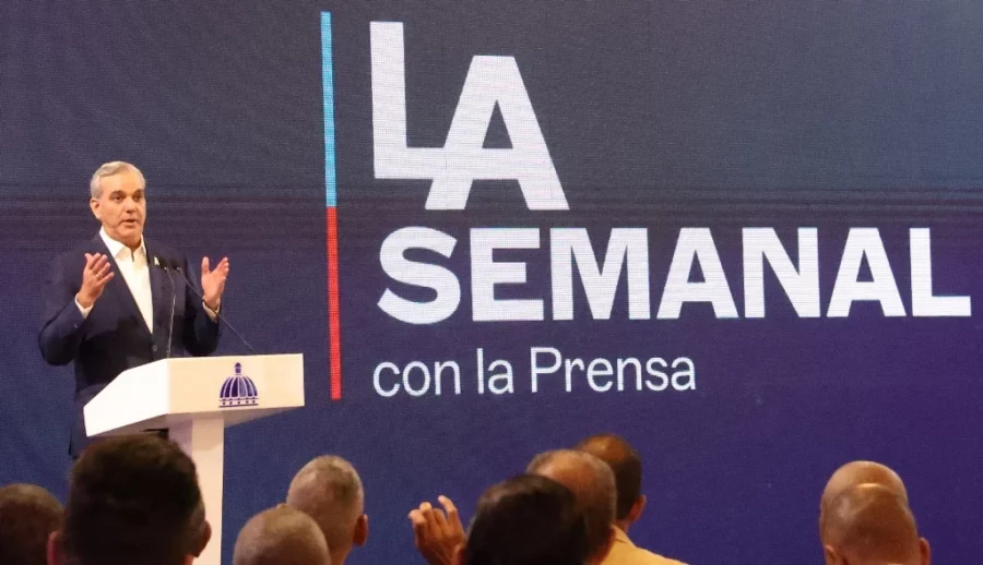 El presidente Luis Abinader junto a Eduardo Sanz Lovatón ofrecieron los detalles .  José Francisco