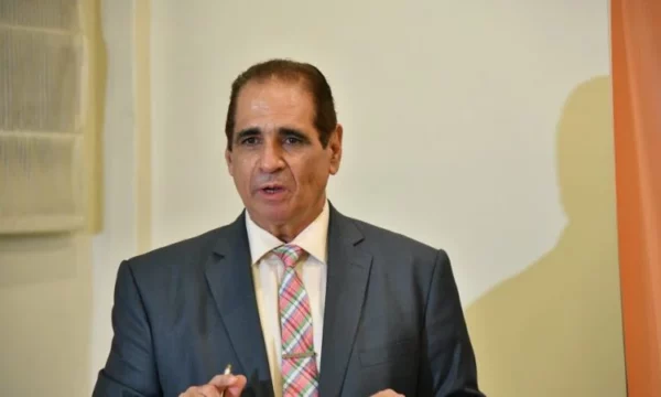 Héctor J. Cruz.