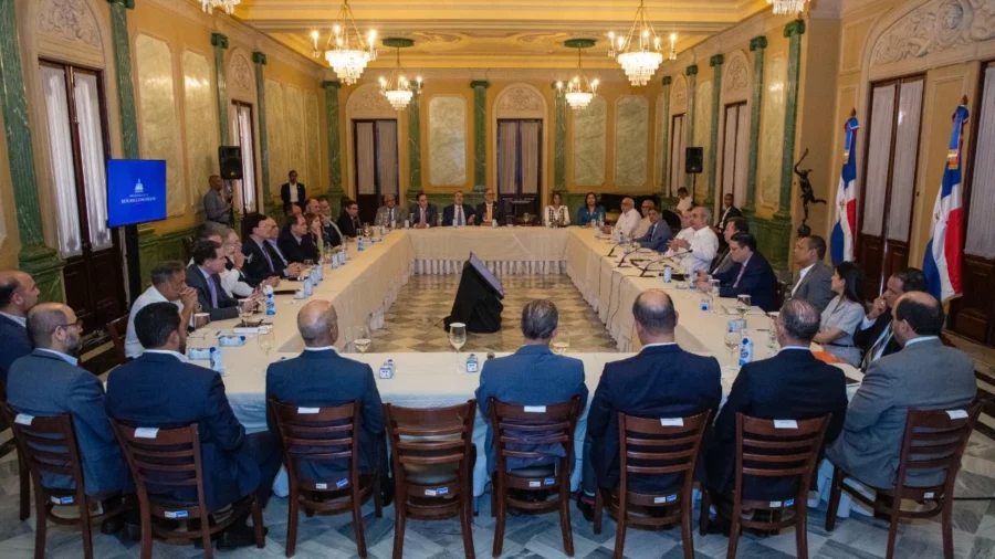 Presidente Abinader y empresarios