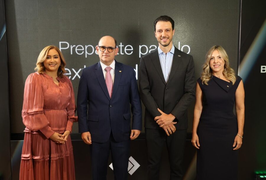 Santa Méndez, Edgar Del Toro, Gustavo Turquia e Iderlyn Soto.