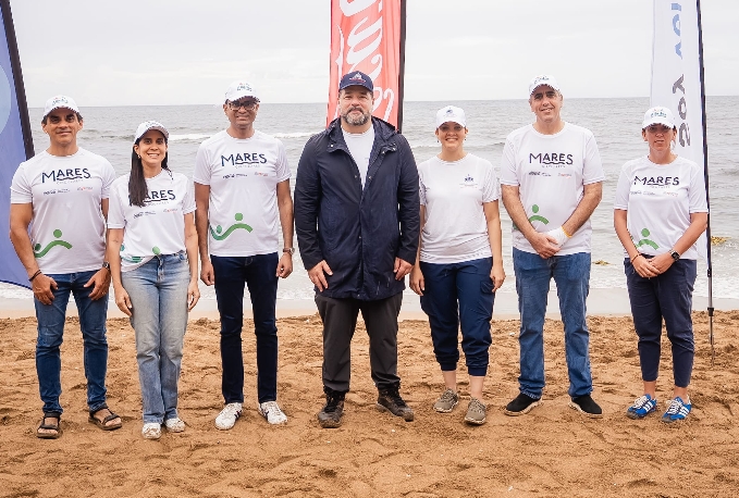 Carlos Pastrana, Gianna Franjul, Vineet Singhal, ministro Paíno Henríquez,  Ana Pimentel, Alejandro Herrera y Paz Cereijo.