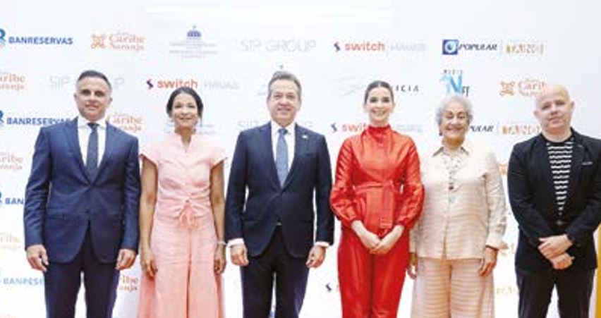 José Grateraux, Arlette Palacio, Víctor Ito Bisonó, Pamela Pitizia, Vilma Arbaje de Contreras y  A  ́ngel Rosario.