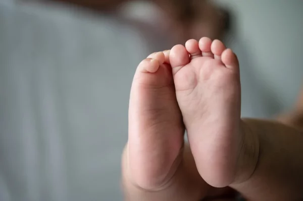 Cosquillas-en-los-pies-de-los-bebes