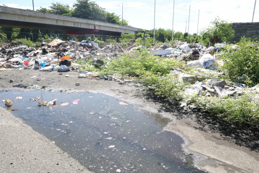 Estadio-fútbol-basura-santo domingo oeste.jpg 7